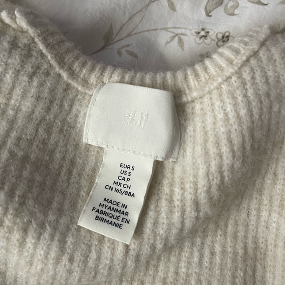 H&M white sweater top - Picture 2 of 5